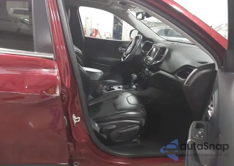 2019 Jeep Cherokee Latitude Plus 4X4 from USA, damaged, VIN 1C4PJMLB1KD252951